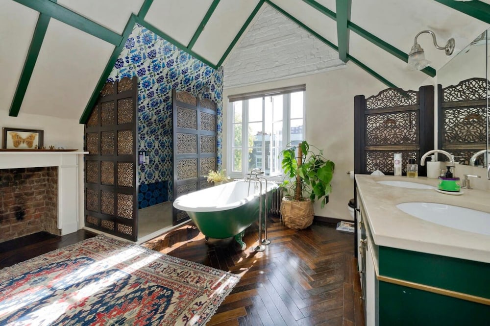 Stylish 5 Bed House in St John s Wood Maida Vale