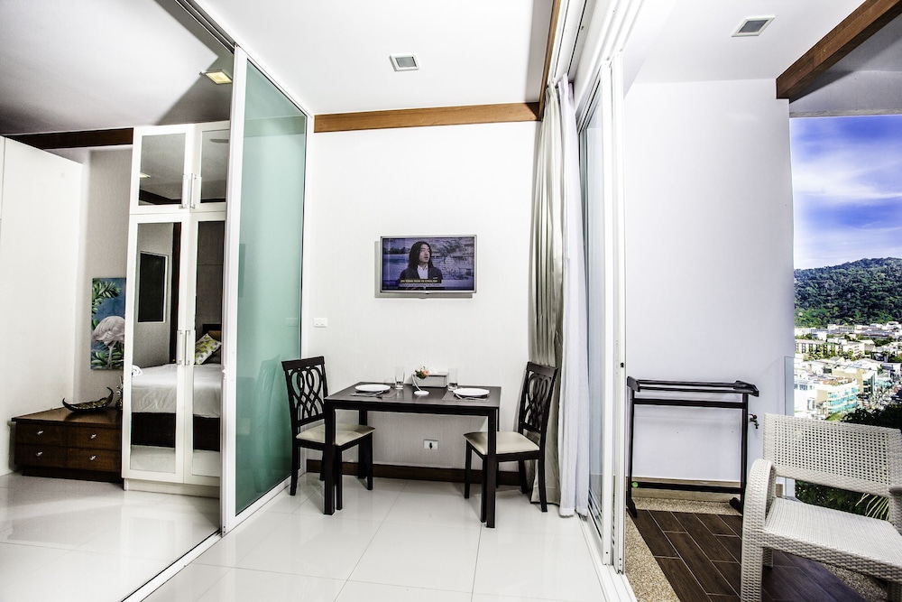 Q Kata Residence