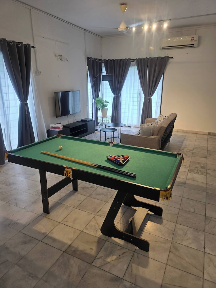 Bayan Lepas Getaway - Nature Views & BBQ Haven