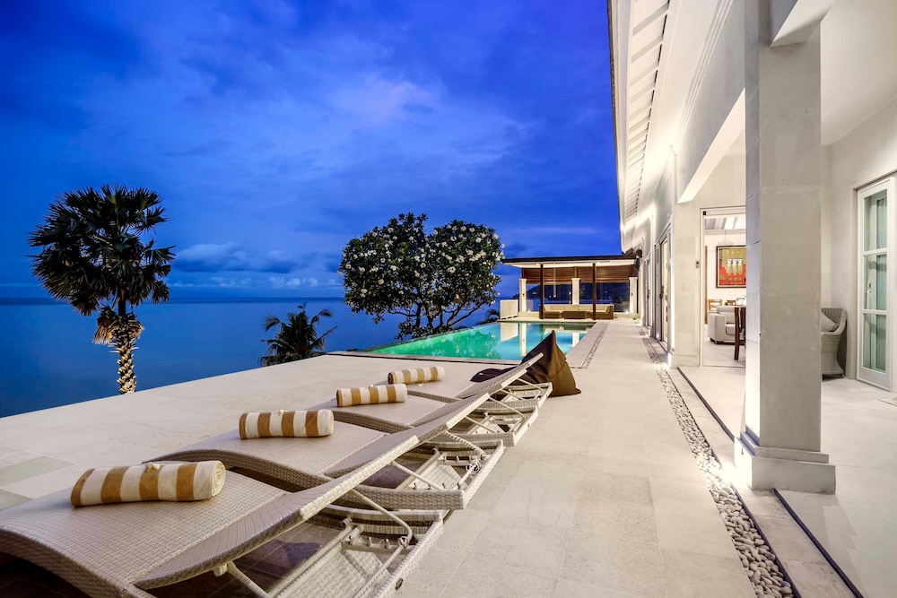 Villa Eden Roc by Alfred in Bali - Luxury Beachfront 3BR Villa With Infinity Pool Amed