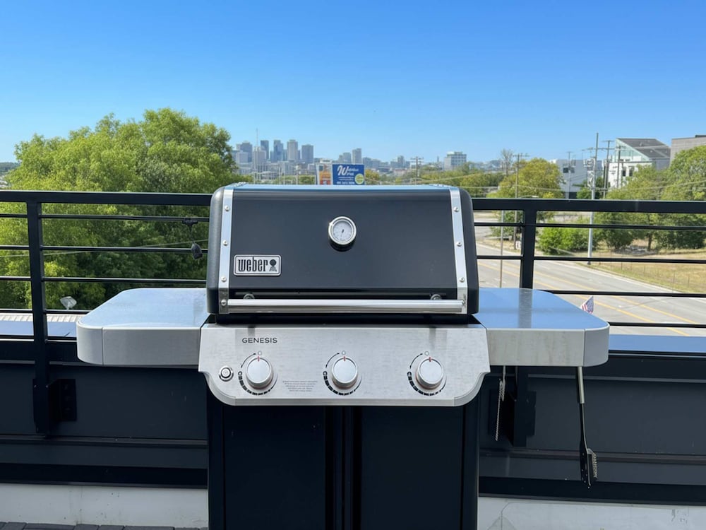 Luxe Group Stay With Hot Tub Rooftop Lounge