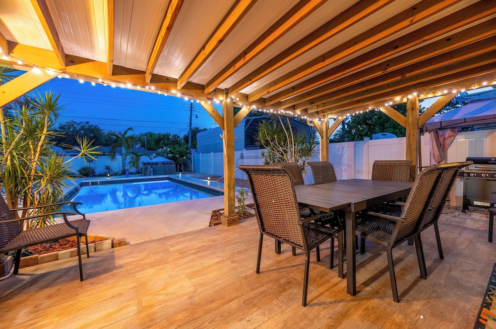 9 Mi to Coquina Beach: Home w/ Pool & BBQ