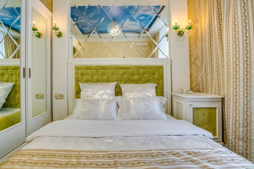 Golden Hotel