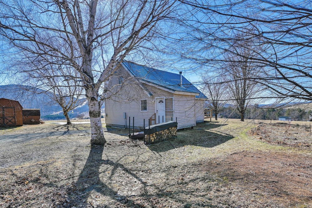 3 Mi to Catskill Scenic Trail: Stamford Cottage