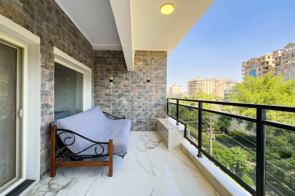 Xuru Stays I The 2bdr Emerald Pearl @ Heart of Heliopolis