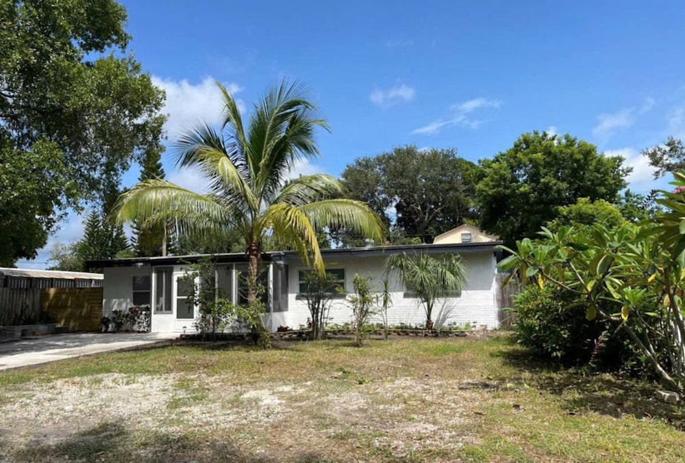 Pool Home in Seminole 5miles to Beach