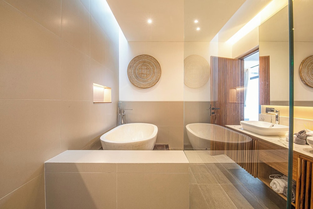 Elegant 6BR Canggu Retreat Just 400m to the Ocean