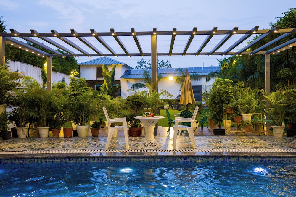 Versace Farms 5 BHK With Pvt Pool
