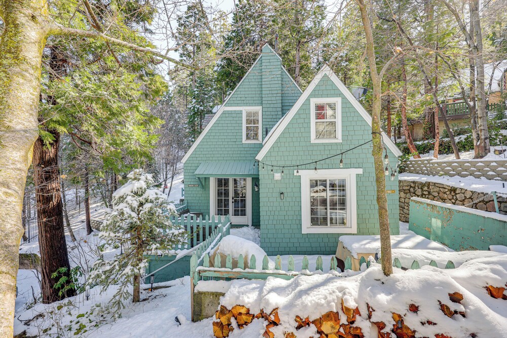 Walkable 'green Gables Cottage' in Lake Arrowhead