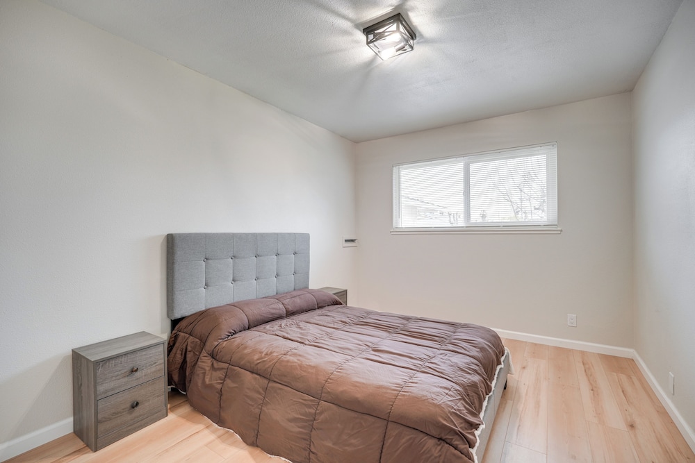 4 Mi to San Joaquin River: Remodeled Home w/ Patio