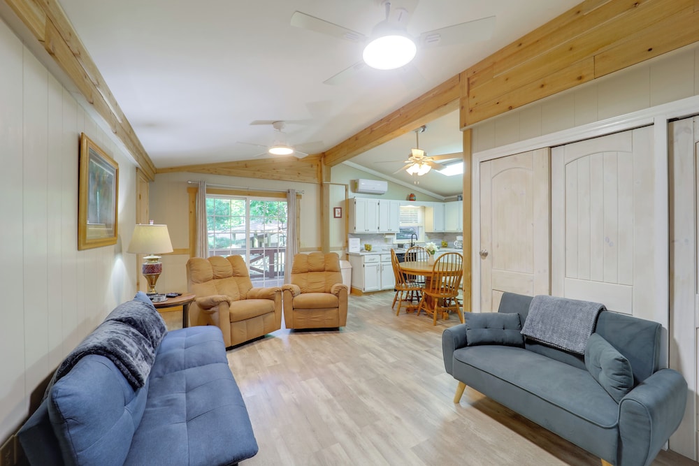Mtn Home w/ Deck & Community Amenities in Newland