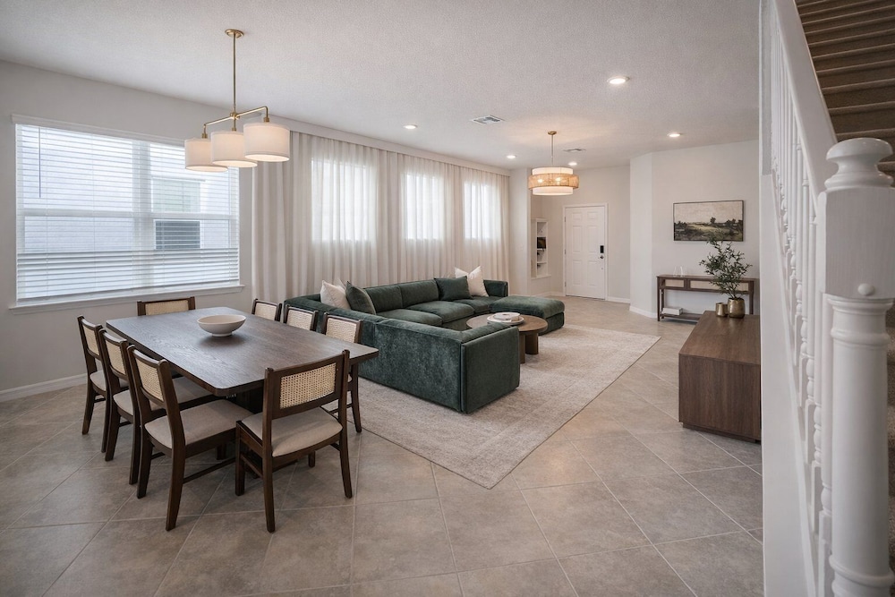 Luxury 5BR Home w/ Pool, Cinema & Game Room