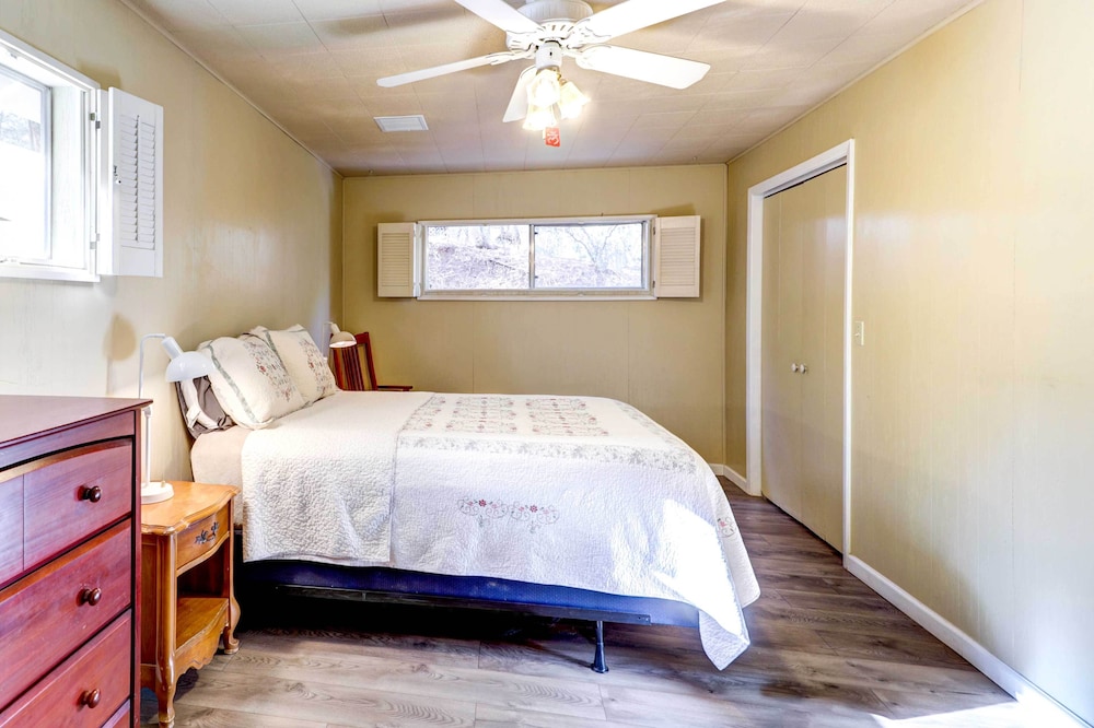 Payson Vacations - Cozy Pine Cabin w/ Fire Pit Near Hiking! - Property Image 4