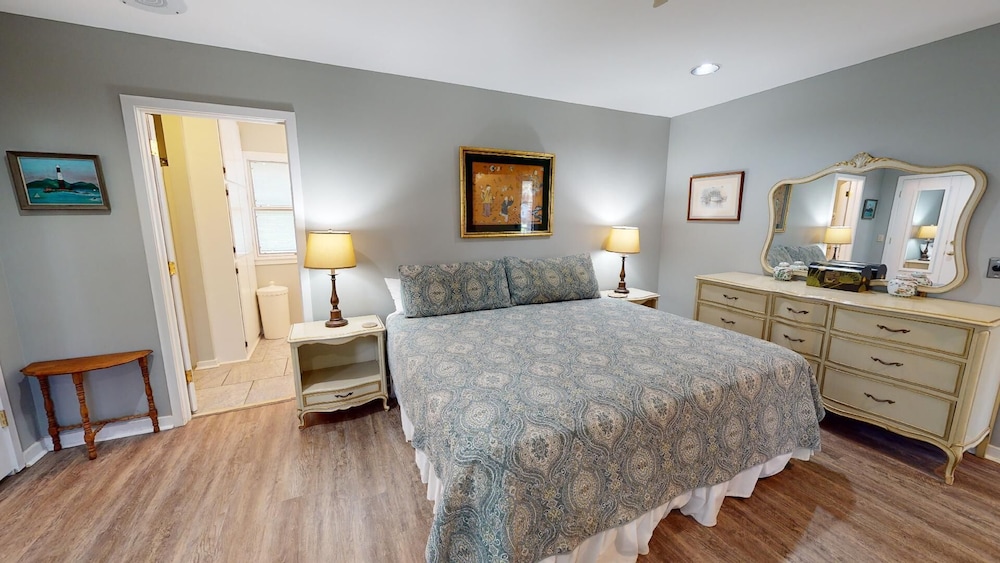 1111 2nd Avenue by Tybee Vacation Rentals