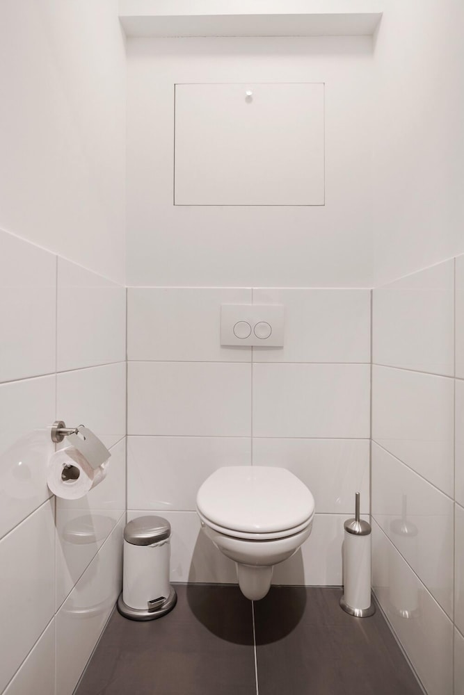 Canal Garden Apartment 11