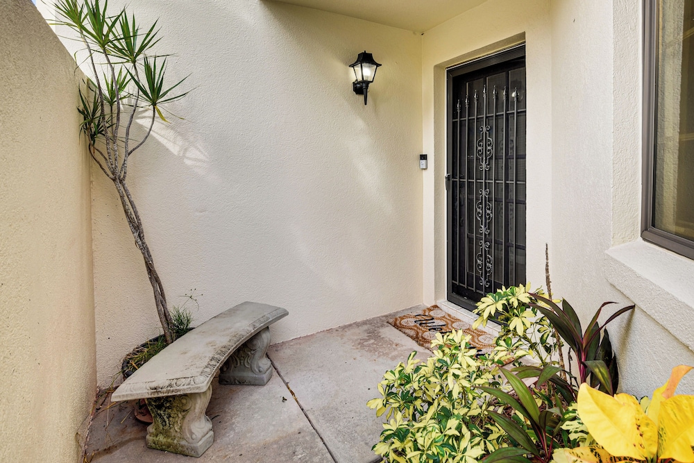 Steps to Ocean, Pool Access! Daytona Beach Gem