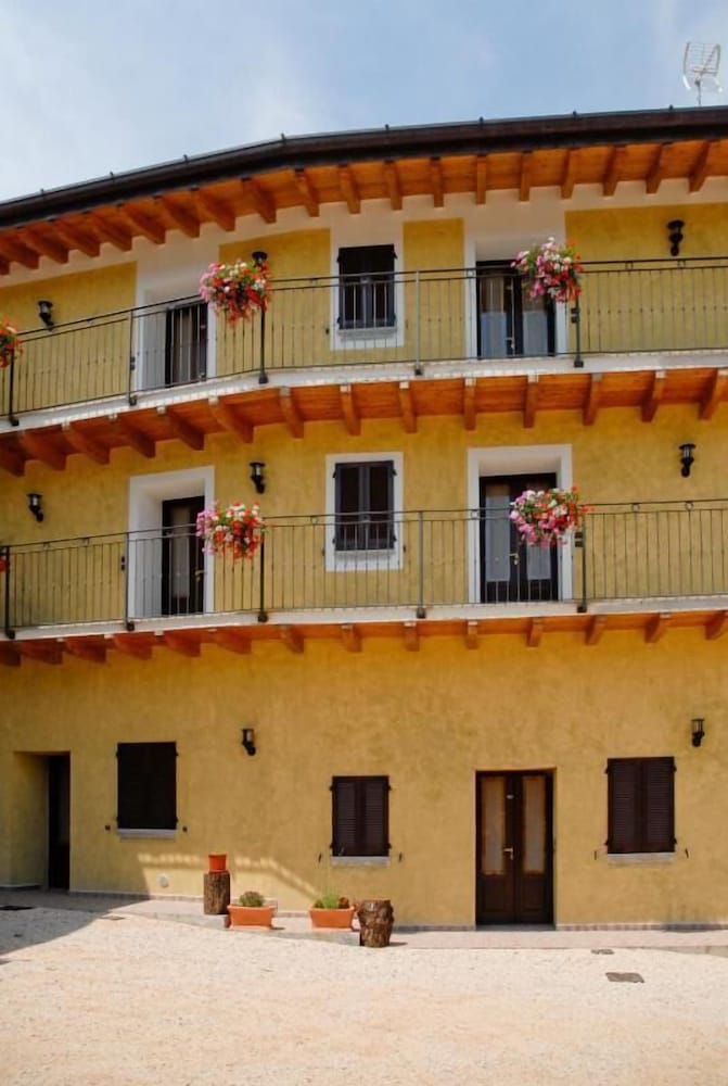 Double Room in Agriturismo Rocca Dei Marchesi - in Peaceful Area view 5
