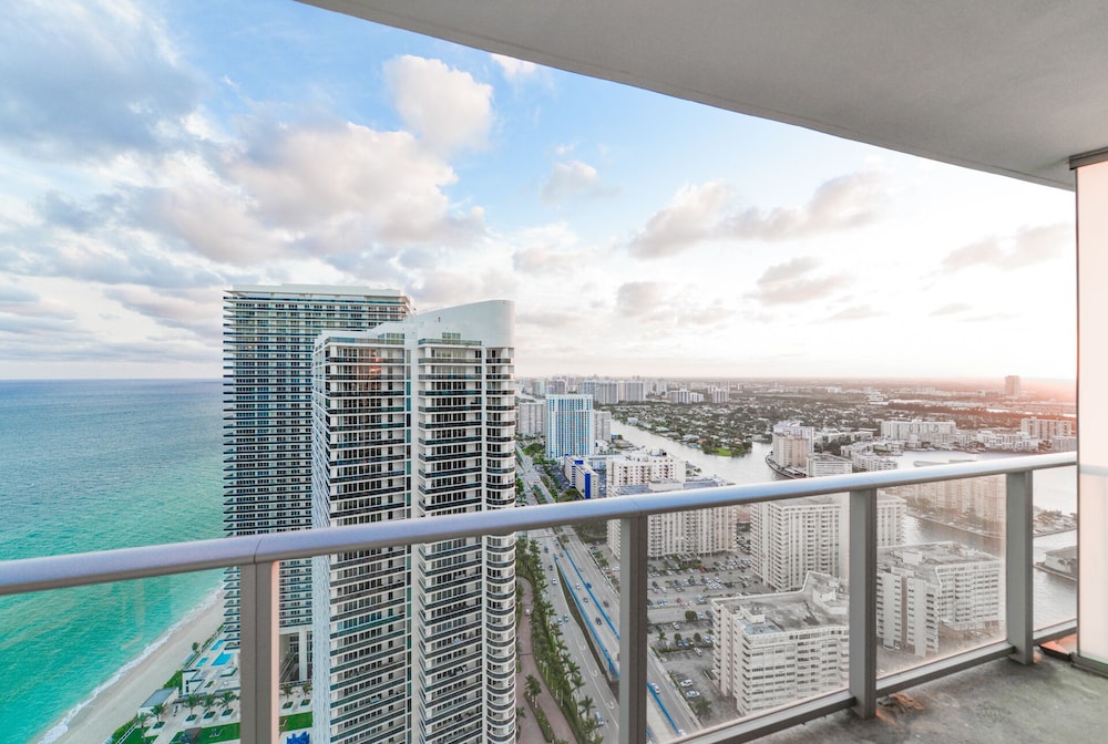 Luxury Condo wOcean Views close to Beach - Image 3
