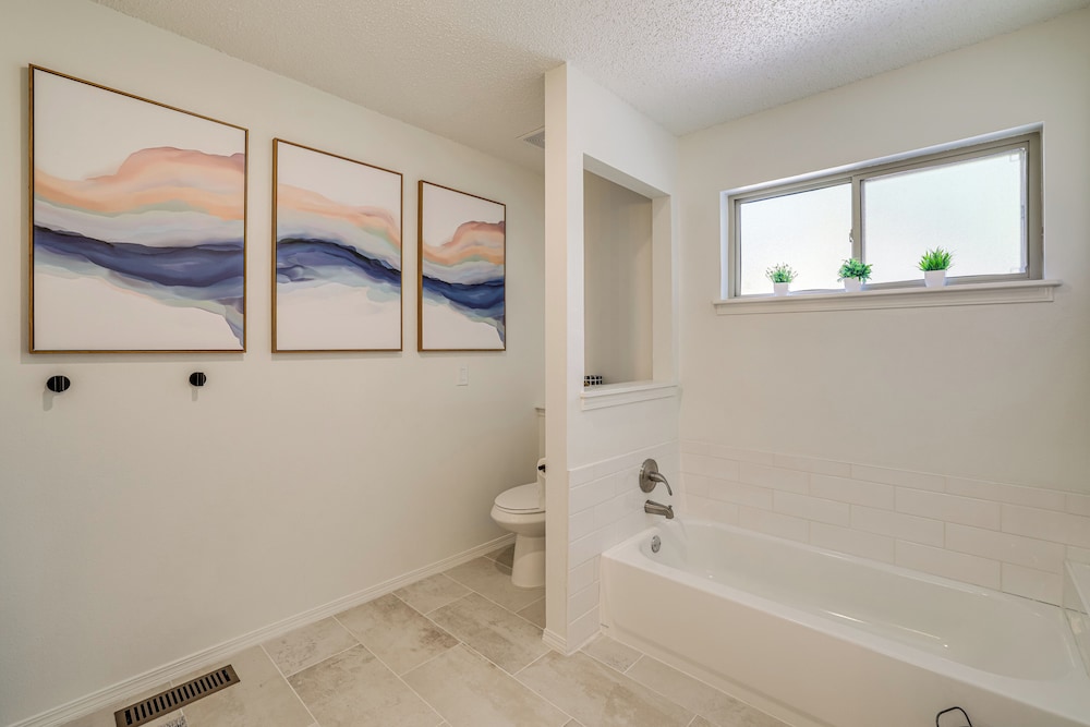 Bike, Golf, Swim: Modern Bella Vista Home w/ Deck!