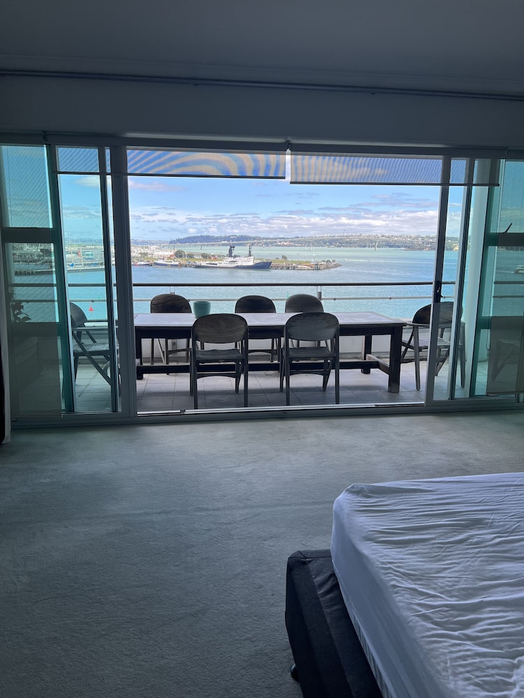 Waterfront Seaview Hotel Apartments - Image 5