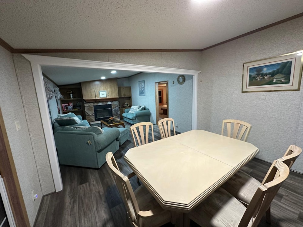Secluded Lodge Farm Views 50 Acres Wifi