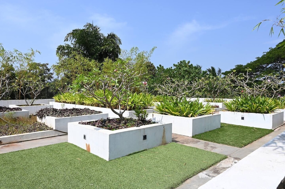The Coastal Nest - 2BHK by Da Alohas