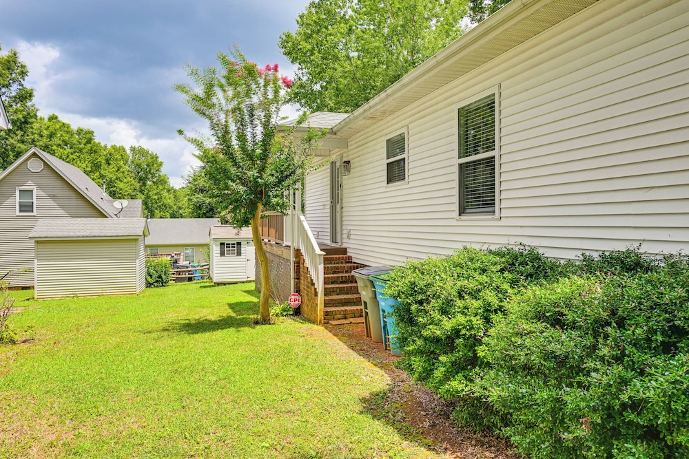 < 1 Mi to River & Downtown Belmont: Cozy Cottage