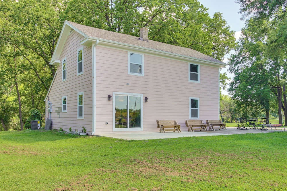 11 Mi to Smithville Lake: Private Home Near Winery