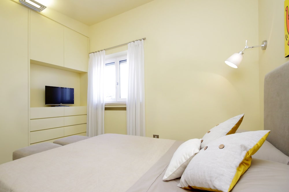 Crispi Luxury Apartments with Terrace - My Extra Home