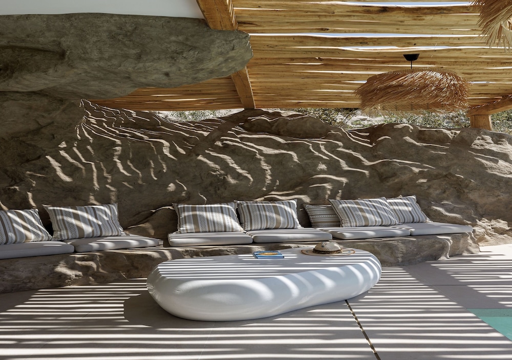 WhiteArt Suites