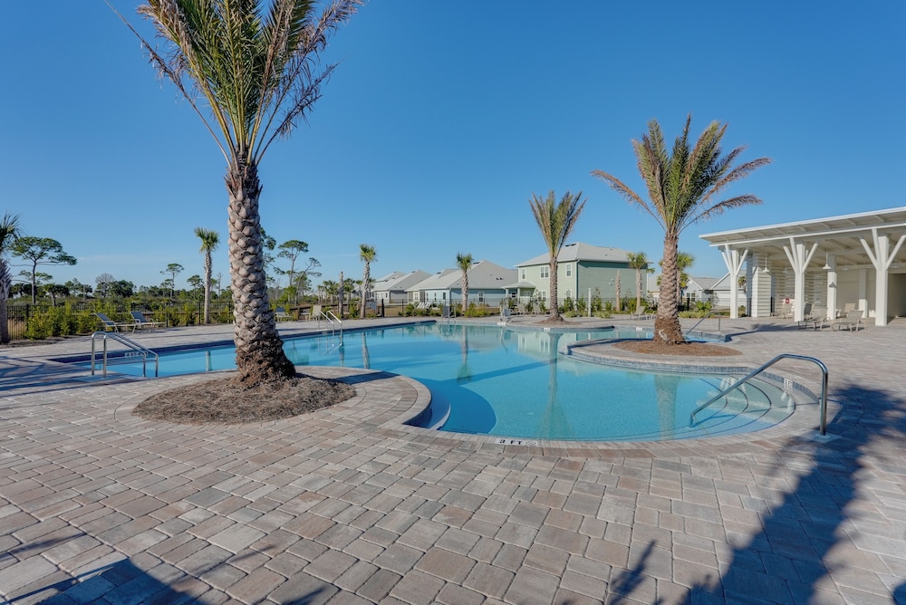 Walk to the Beach: Stylish Home in Port St Joe!