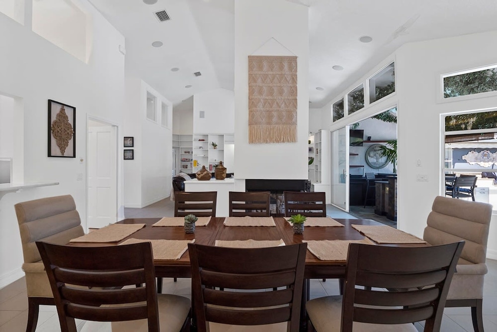 Luxury Heated Pool Home on Saltwater Canal w Tiki