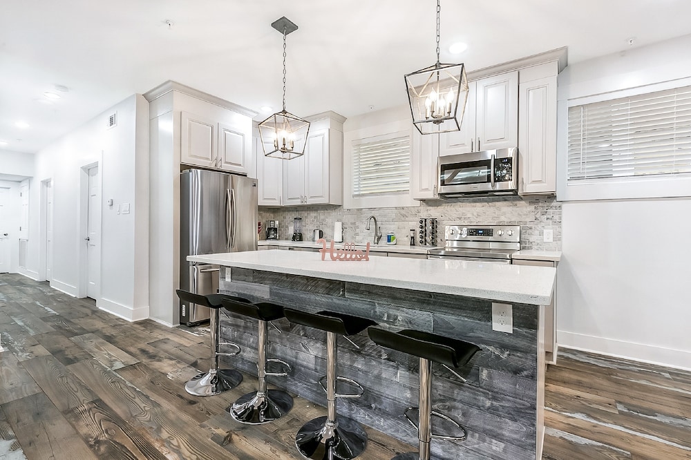 Urban Oasis 4BD House close to FQ - Image 3