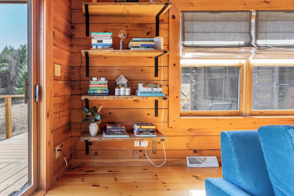 Secluded w/ Deck Views, Hot Tub, & Ping Pong Hudson in the Berks by Avantstay