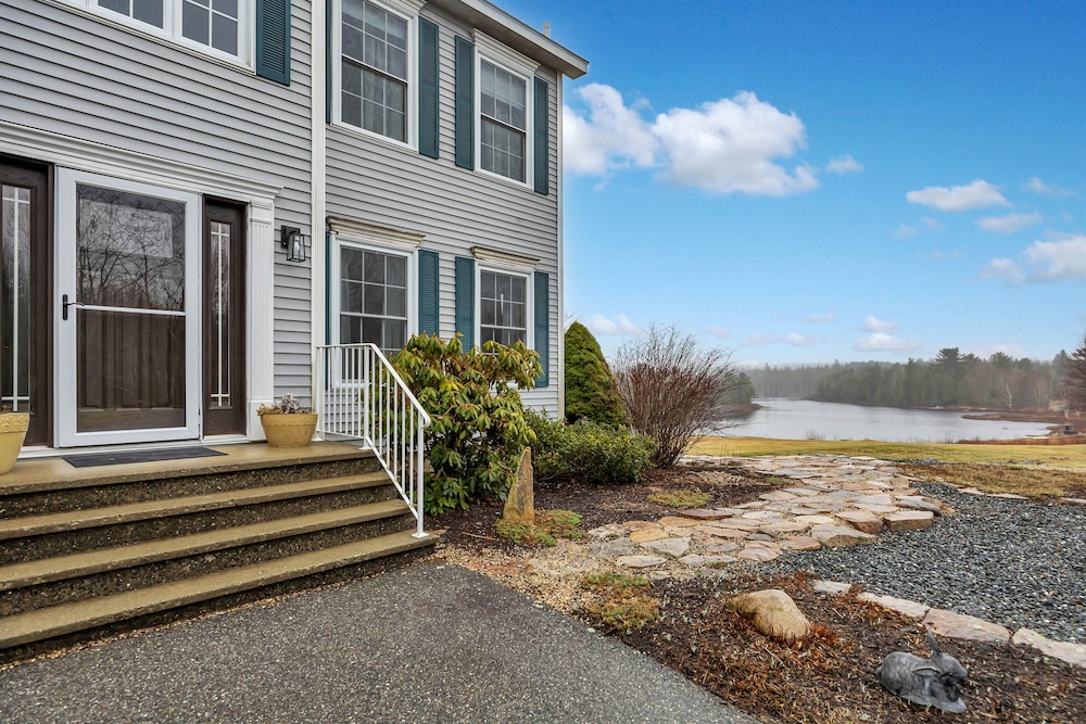 Serene 7br Haven By The Lake 7 Bedroom Home