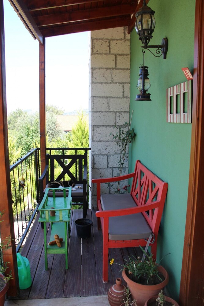 Comfy Apart Surrounded view 5
