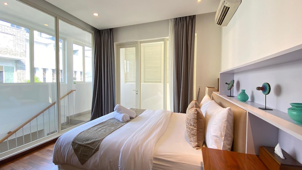 YY Villa Big Pool & Parking in Seminyak