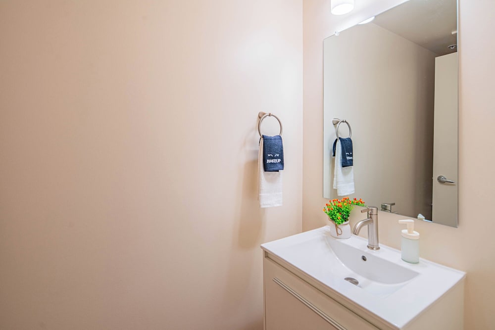 ROVE LIVING/KL - 44 Monroe