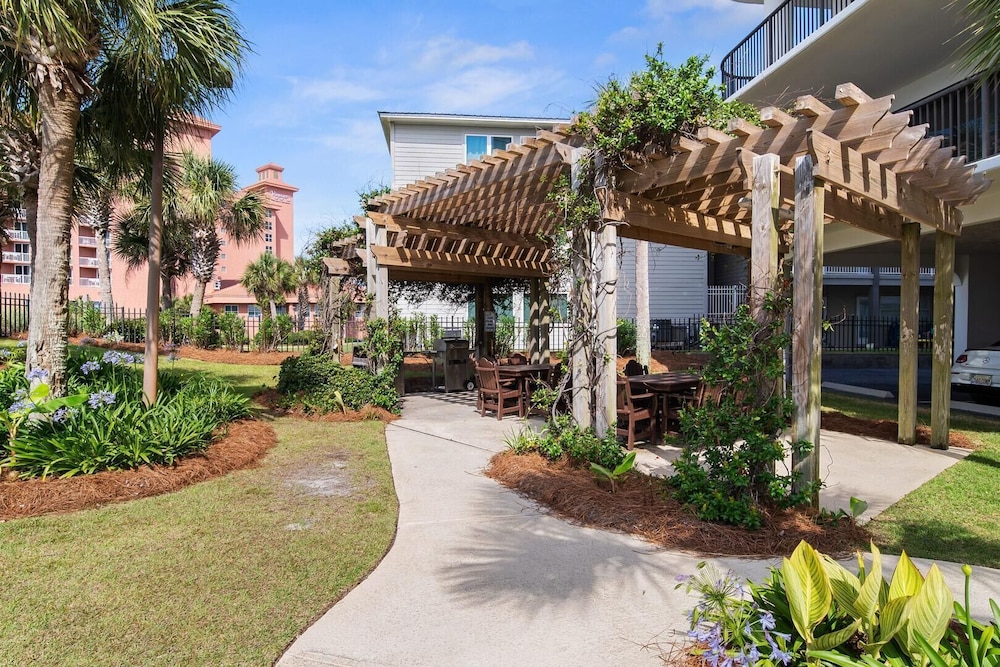 Grand Pointe 602