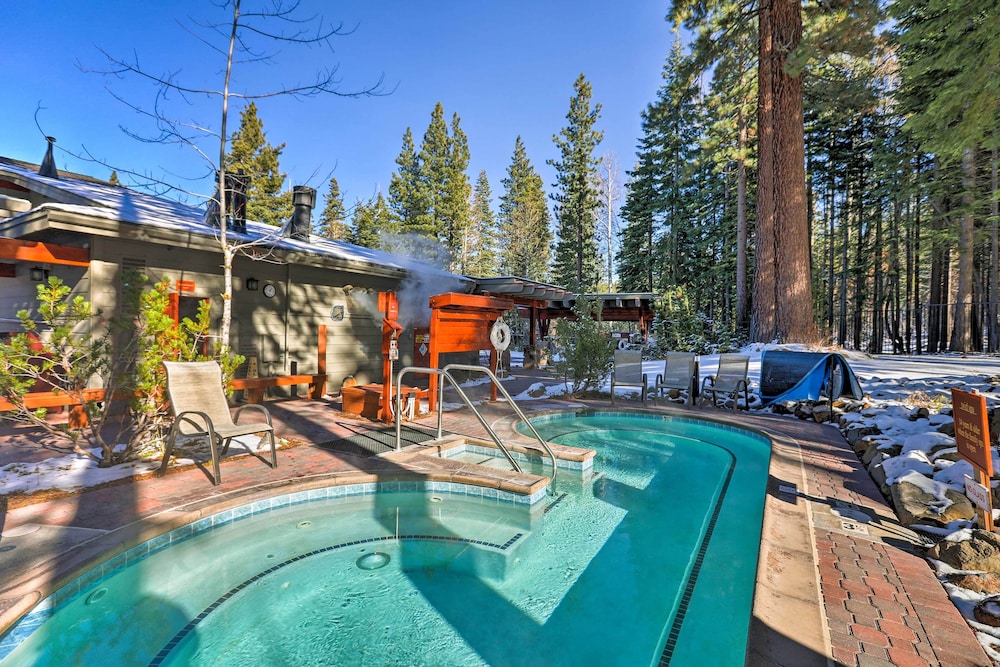 Shuttle to Slopes: Northstar Gem w/ Hot Tub Access