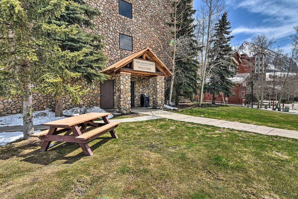 Crested Butte Studio w/ Hot Tub: Walk to Slopes!