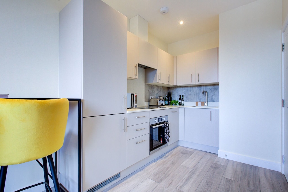 Hybrid Resi - Cheam 5