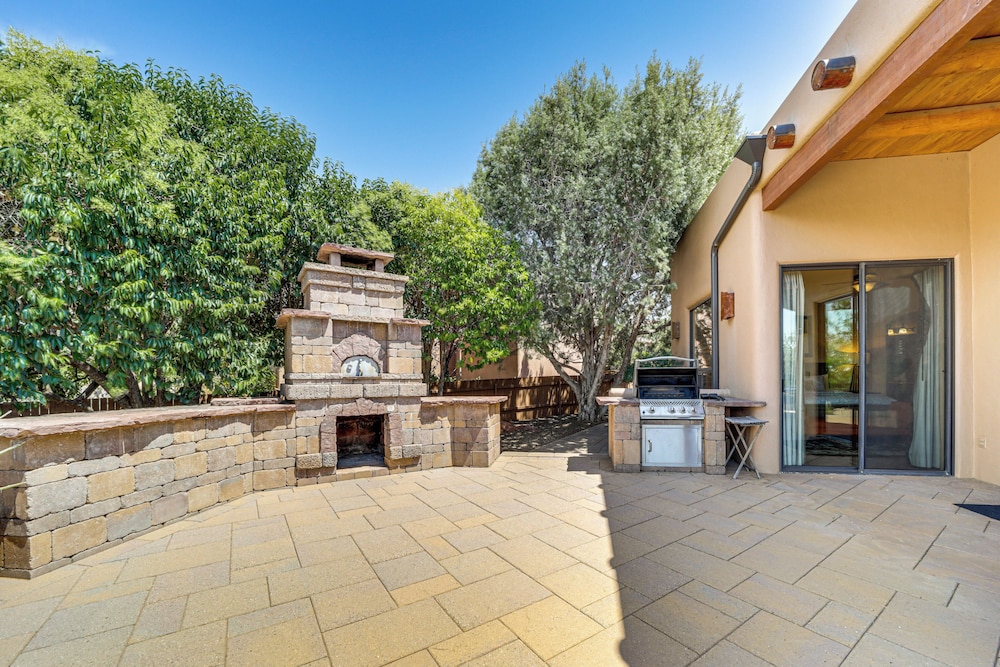 1/2 Mi to Airport Mesa! Hot Tub Haven w/ Mtn Views