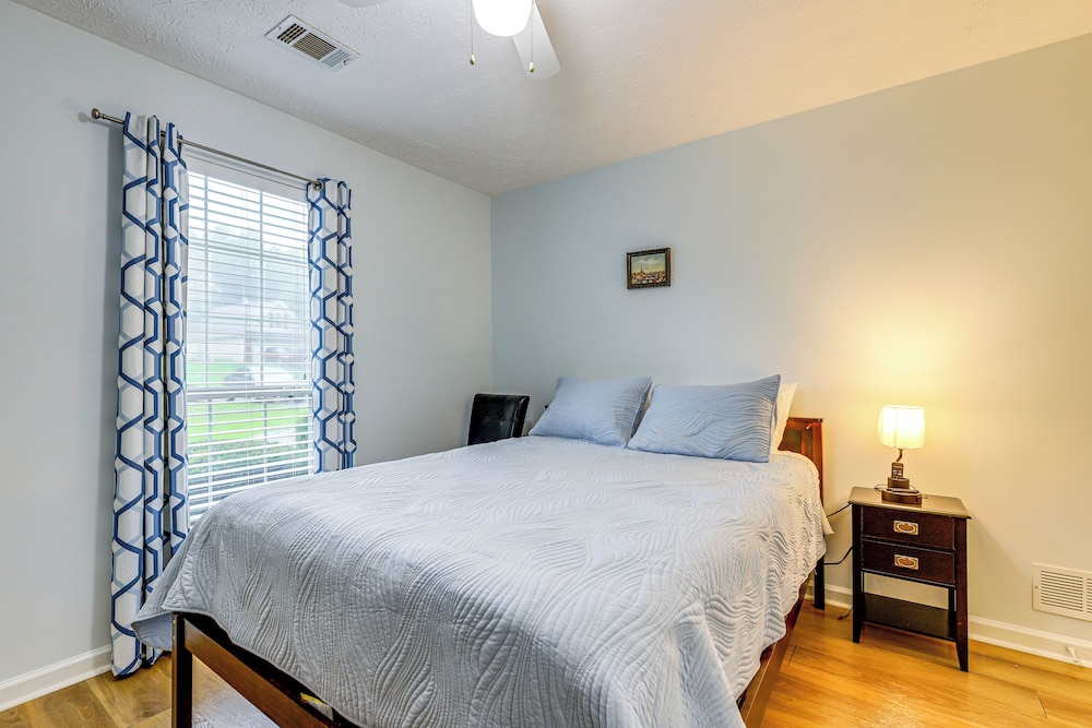 7 Mi to Dtwn Covington: Bright Home w/ Deck & Yard
