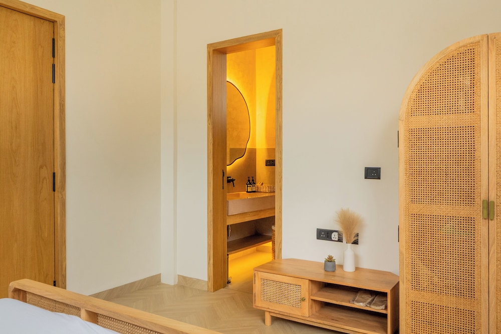 ELIVAAS Ekam | Luxe 4 BHK Villa With Pvt Pool & Patio