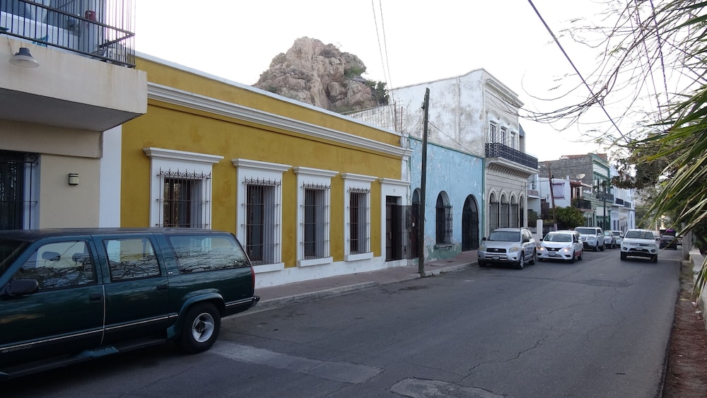 Hotel Casona 13 Flechas - Image 1