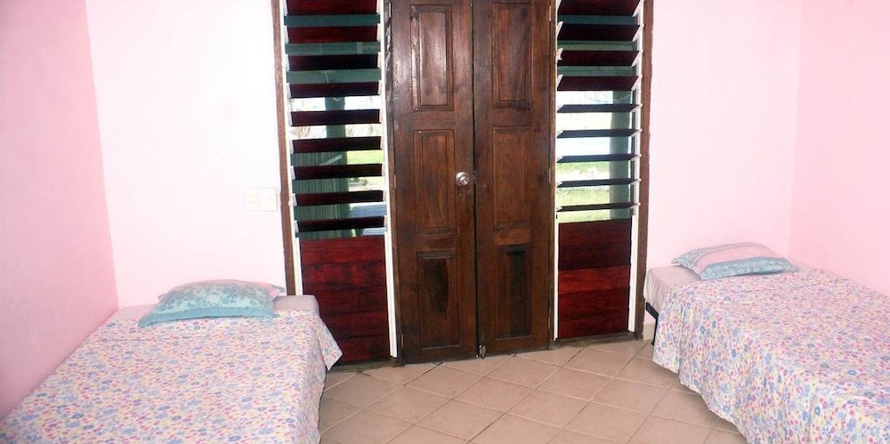 Bluepango Guest House - Hostel