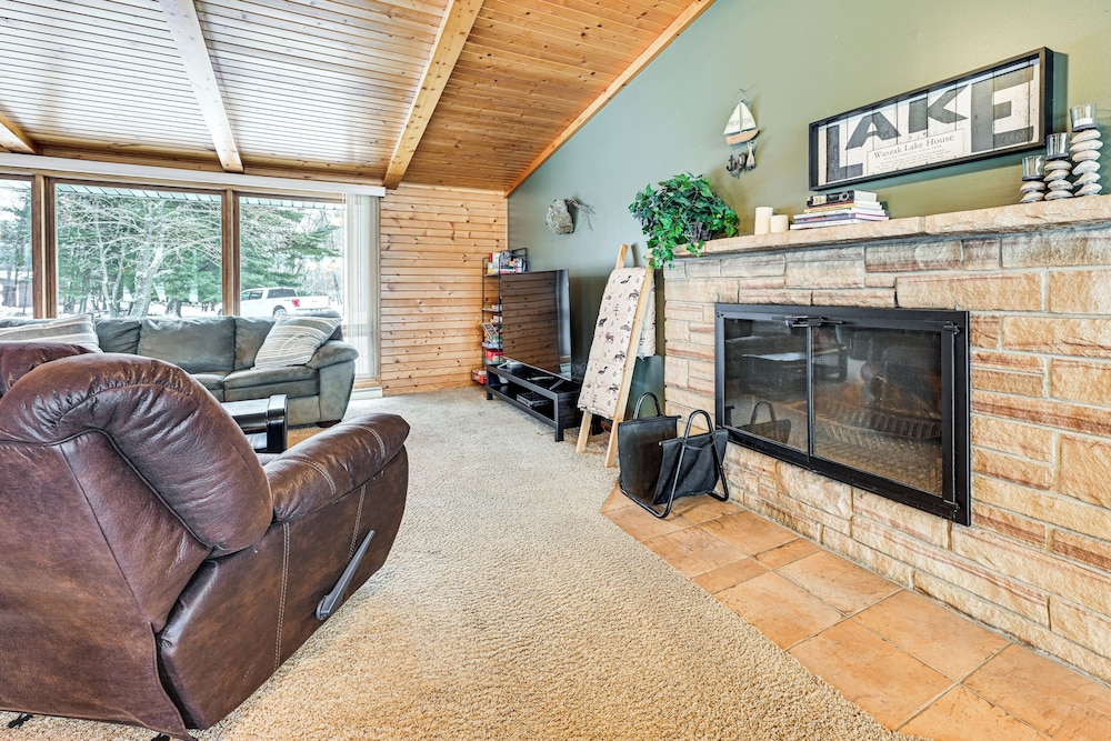 Waterfront Petenwell Lake Home w/ Private Dock