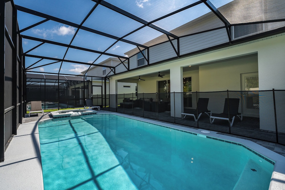 Spacious 9BR Villa Home Theater Pool