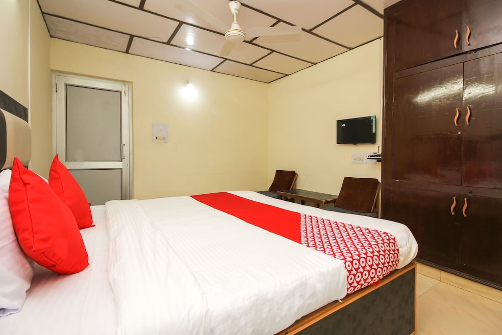 OYO 24525 Hotel Country Lodge view 4